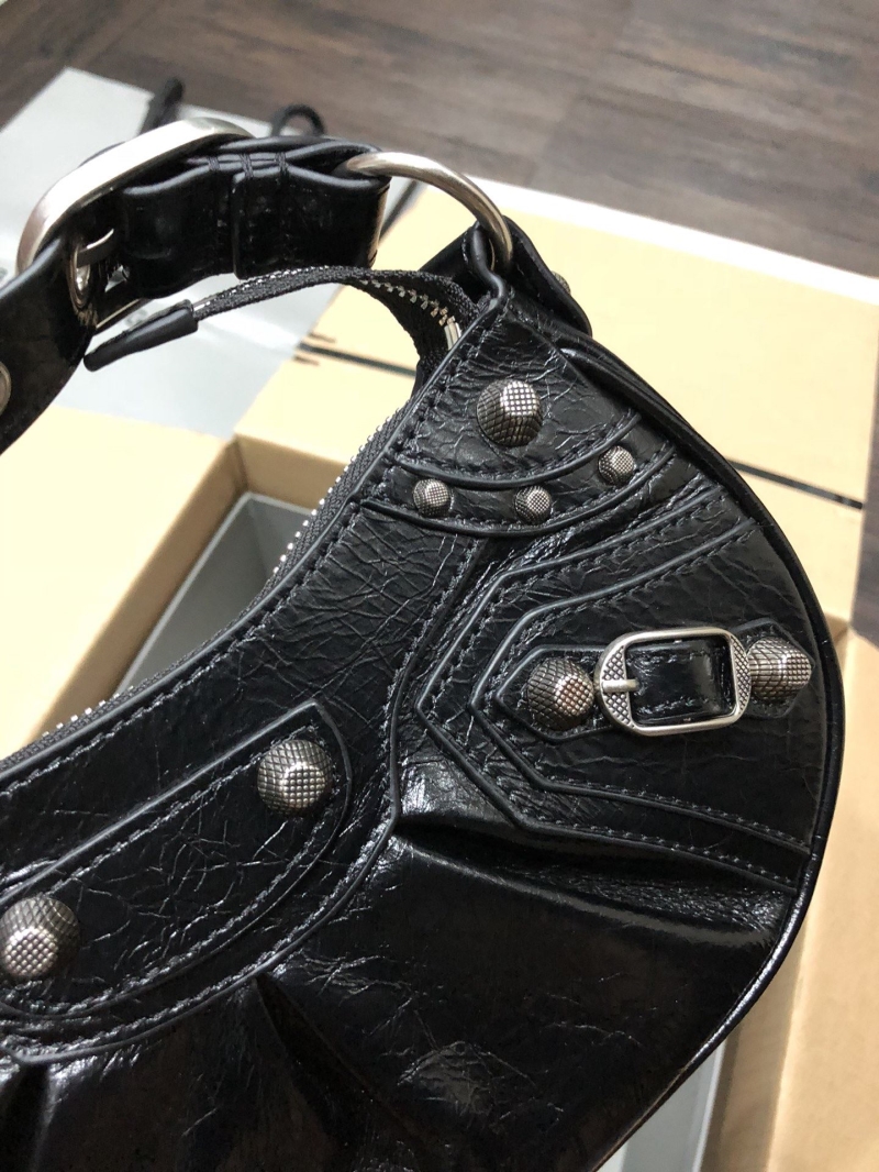 Ba1en*iaga le cagole bags